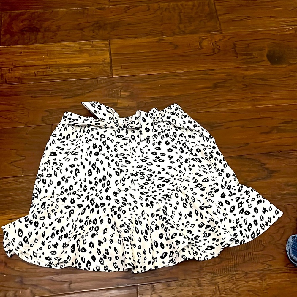 cute leopard mini skirt with ruffles.